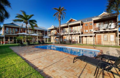 Busselton Hotel | Nightcap at the Ship Inn