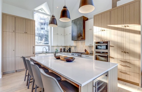 Blueberry Hill House | Nighthawk 3343 - Stunning Views, Private Hot Tub, Recently Renovated, Gas Fireplace