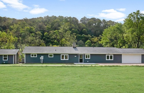 Flippin House | NIGHTLY RATE DROP - Large Family Home with Private Dock and Launch Ramp