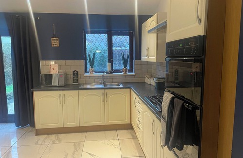 Margam House | Nightly weekly or monthly stays.nnGreat for family getaways nnMumbles 10 min dri