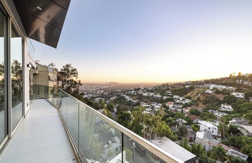 Hollywood Hills West Villa | NIGHTS YOU WILL NEVER FORGET VIEWS YOU WILL NEVER STOP CRAVING