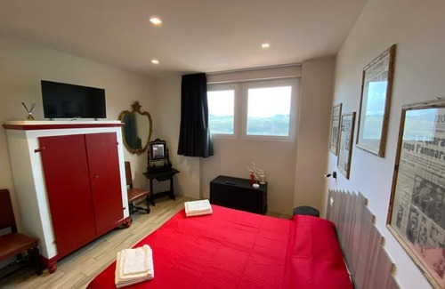 Donnini Apartment | NiGiNo house sleeps 6, private pool and garden