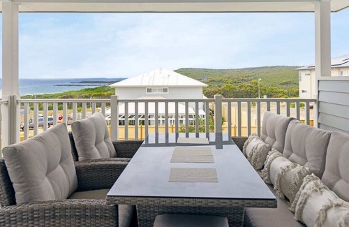 Catherine Hill Bay House | Nikkinba House / Beach Home / Dream Holiday