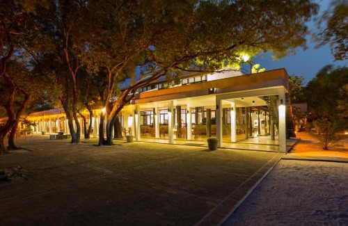 Irrakkakandi Hotel | Nilaveli Beach Hotel