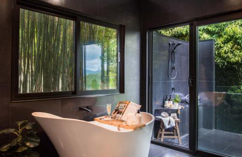 Whitsundays House | 'Nine Islands' Airlie Beach Luxury Holiday Home with ocean views