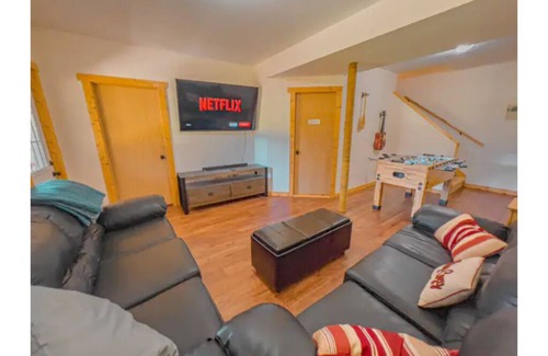 Wisconsin Dells House | Nine mins from Down Town Wisconsin Dells. Pet Friendly, Private Area