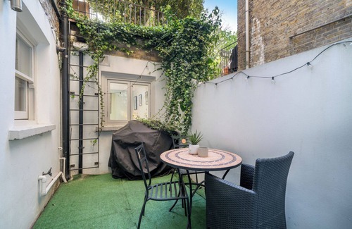 Redcliffe Apartment | Niru Experience Hidden Gem In Chelsea 2BD 2BA