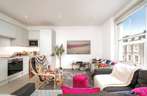 Redcliffe Apartment | Niru Experience Royal Deluxe