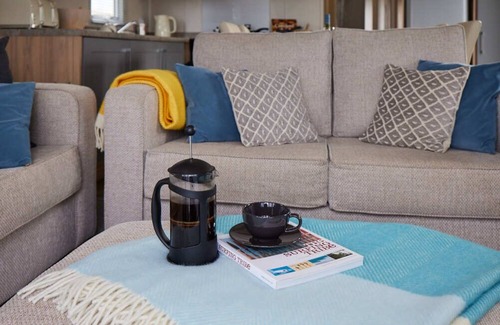 Cayton Bay Apartment | Nirvana Coastal Retreat Holiday Home
