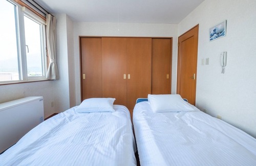 Kutchan House | Niseko Yotei Vista Retreat Serene Niseko Splendor - Ezo Fujiya Niseko House Ezo Fuji View Room 2 / Abutagun Hokkaidō
