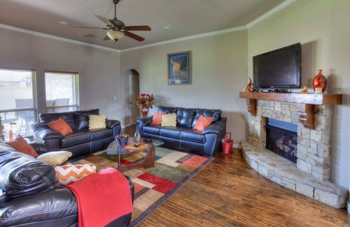 Broken Arrow House | Nivi's Niche - Relaxing Retreat for the Whole Family!