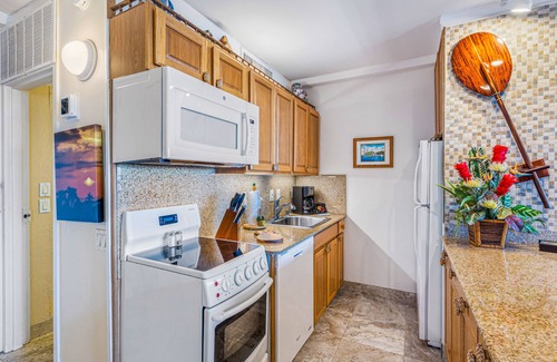 Honokowai Condo | nKaanapali, Ocean Front Condo, Free parking and NO Resort Fee’s, Cabana Access.
