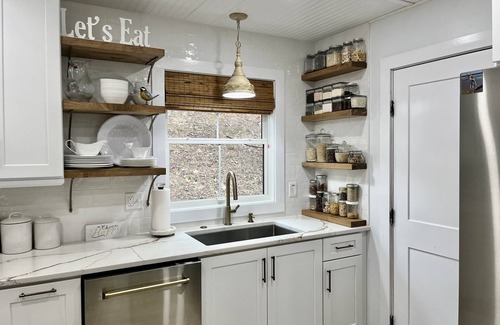 Scaly Mountain Cottage | nMODERN FARMHOUSE RETREAT WITH POND VIEW - ADULTS ONLY