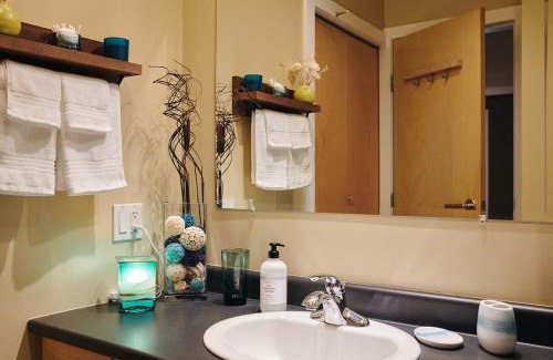 Whitehorse House | NN - The Kit - Downtown 1-bed 1-bath