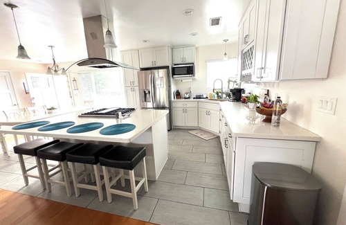 Talmadge House | nNEW! nFamily Friendly Retreat w/Yard & Playn2000sqftnFree ParkingnAT&T Fiber