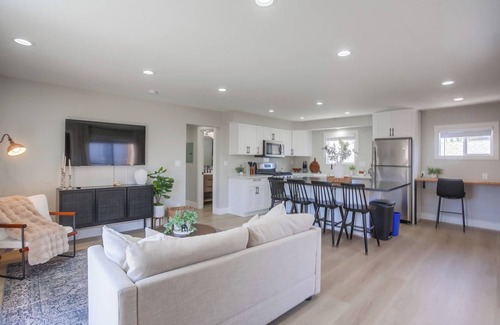 Pacific Beach House | nNew Remodel! 10 min Walk to Bay/Pacific Beach