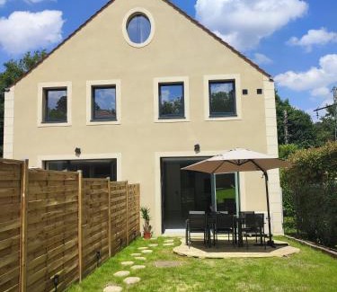Bievres House | Noël et Nouvel An à Bièvres - Maison neuve, moderne - à 12 kilomètres de Paris et 8 kilomètres de Versailles
