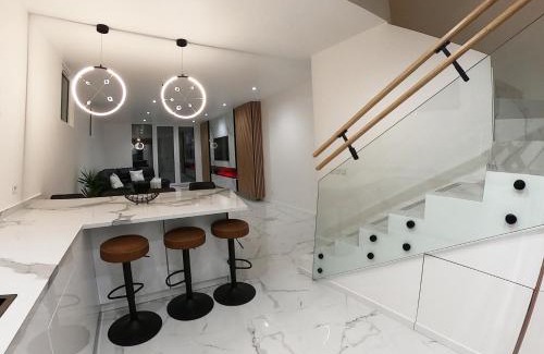 Bievres House | Noël et Nouvel An à Bièvres - Maison neuve, moderne - à 12 kilomètres de Paris et 8 kilomètres de Versailles