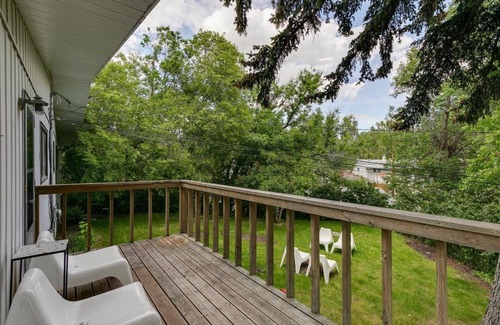 Northwest Calgary House | No. 1 Rosetree Suites - 3 Beds - Perfect Family Location in Calgary