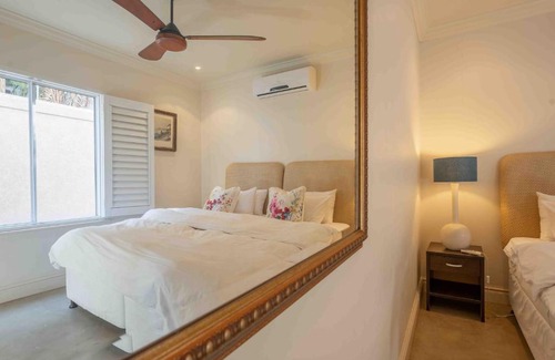 Shaka's Rock Apartment | No 1 The Villas Families only
