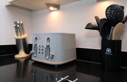Cardiff City Centre Apartment | No. 1 Under the Clock by SSW - Cardiff City Centre