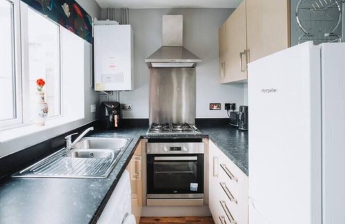 Bristol House | No.10 Bristol 2 bedroom boutique house with private parking and private garden