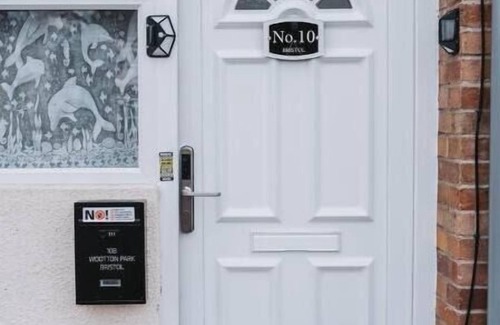 Bristol House | No.10 Bristol 2 bedroom boutique house with private parking and private garden