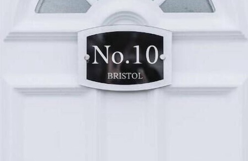 Bristol House | No.10 Bristol 2 bedroom boutique house with private parking and private garden