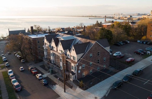East Hillside Apartment | No. 108 Monthly Luxe Apartment Near Downtown