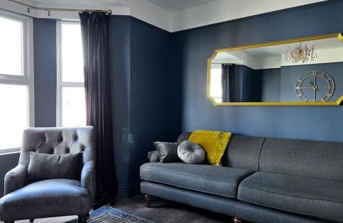 Fishguard House | No 11, Fishguard, Ideal for beach, coastal path and town!