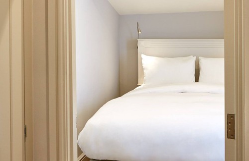 Abergavenny Cottage | No. 17 Cottage, adjacent to the Abergavenny Hotel