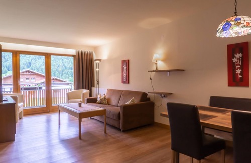Graen Apartment | No. 2 Snow rose - HAUS fern