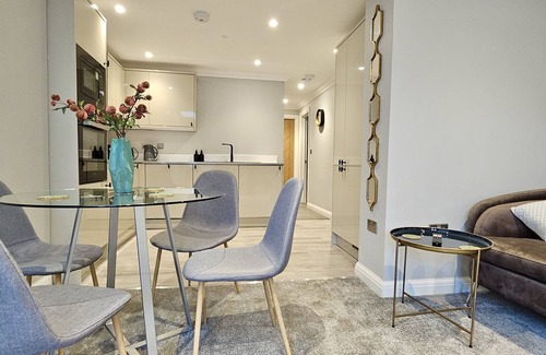 Whitchurch Apartment | No.2 The Philog by Switchback Stays