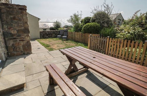 Capel Coch Cottage | NO 2 THE STABLES, pet friendly, with open fire in Llannerch-Y-Medd