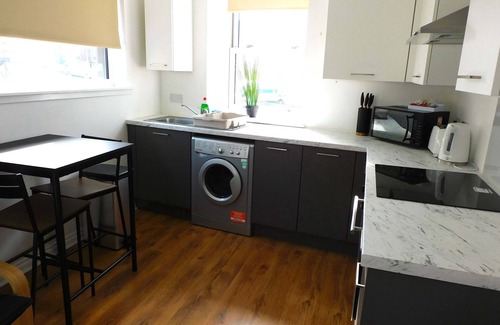 Lanark Apartment | No 3 - Modern Studio Apartment in Lanark Town Centre