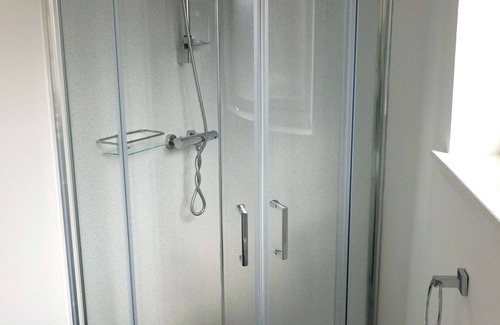 Lanark Apartment | No 3 - Modern Studio Apartment in Lanark Town Centre