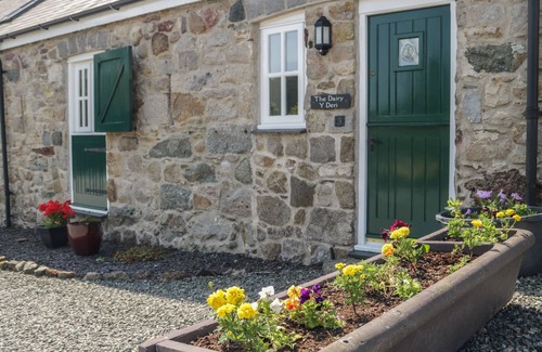 Capel Coch Cottage | NO 3 THE DAIRY, pet friendly, with open fire in Llannerch-Y-Medd
