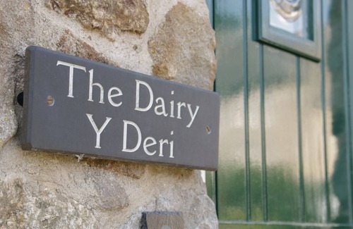 Capel Coch Cottage | NO 3 THE DAIRY, pet friendly, with open fire in Llannerch-Y-Medd