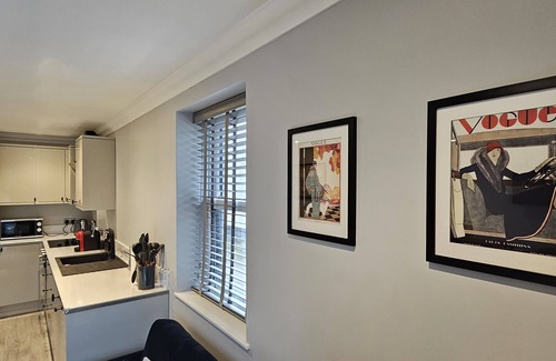 Whitchurch Apartment | No.3 The Philog by Switchback Stays