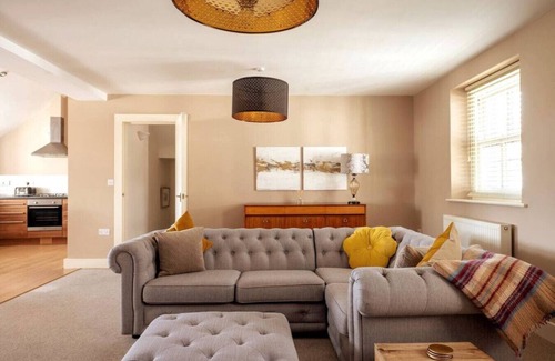 Narberth Apartment | No.64 Narberth · Stylish & Spacious Apartment in Heart of Narberth