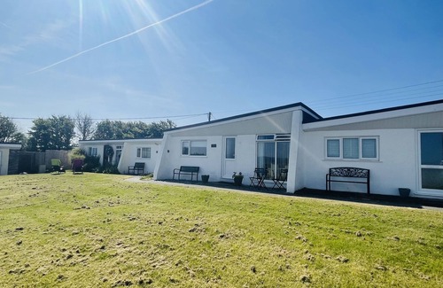 Widemouth Bay Ski Chalet | No.67 Pebbles 2 Bed Holiday Chalet, Widemouth Bay Holiday Village, Bude EX23 0DJ