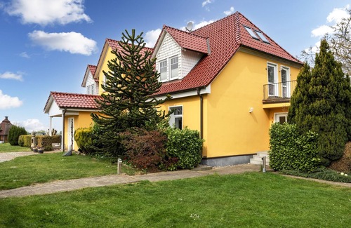 Kuehlungsborn Apartment | No. 7 Apartment barn/sea view - Ferienhof am Leuchtturm with sea view OFC 04