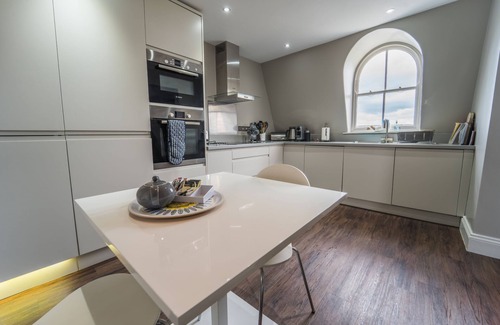 Plymouth Apartment | No 7 Captain Scott Apartment 1, Elliot Terrace - two bedroom large apartment unrivalled location in