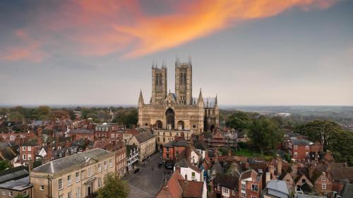 Lincoln House | No 7 Castle Hill