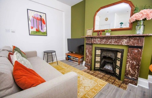 Kemptown Apartment | No 7 | Near the Beach | by Brighton Holiday Lets