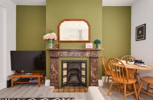Kemptown Apartment | No 7 | Near the Beach | by Brighton Holiday Lets