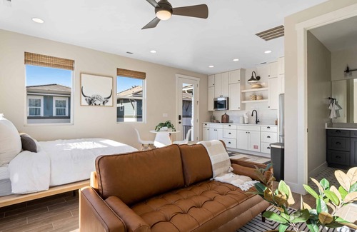 St. George House | No Bay Days Casita: Desert Color Lagoon + Beaches