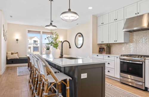 St. George House | No Bay Days: Desert Color Lagoon + Beaches