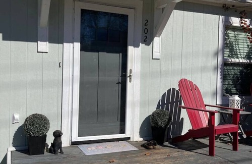 Kingston House | NO CHORE Checkout pets OK mins to I-40 comfy KING