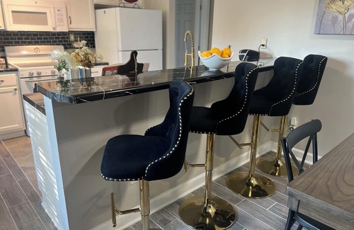 Uptown House | NO clean up FEES or CHORES at this Jazzy Memphis Downtown Home